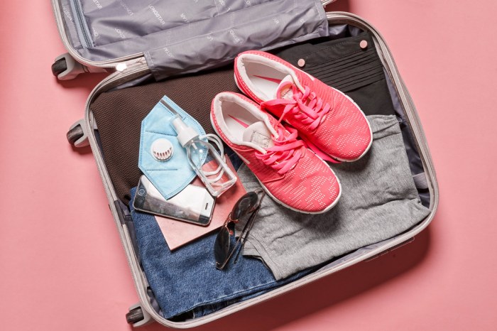 Couple Packing Things Together · Free Stock Video Couple Packing Things Together · Free Stock Video